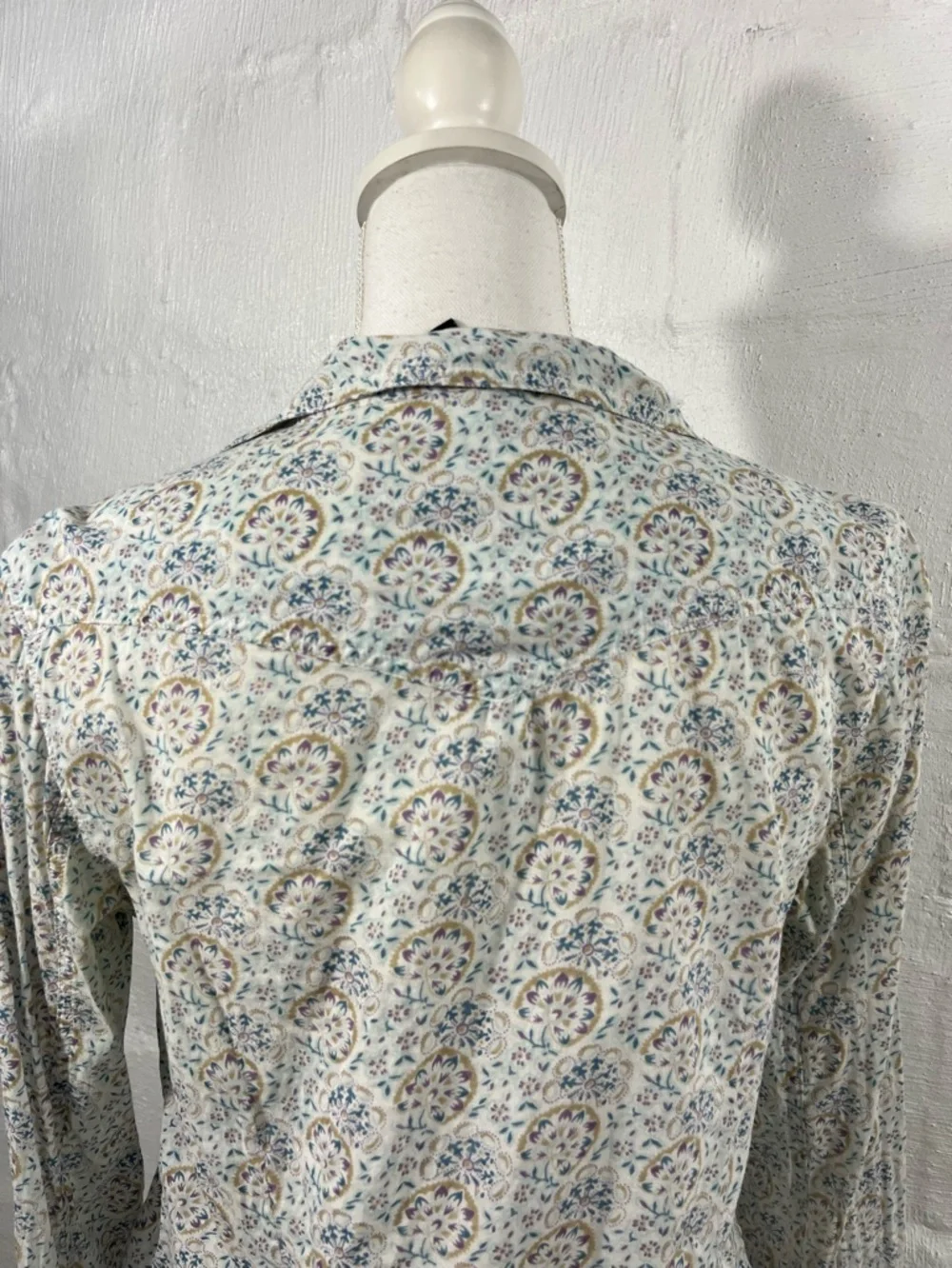 GAP VINTAGE BUTTON TOP - Picture 13 of 16